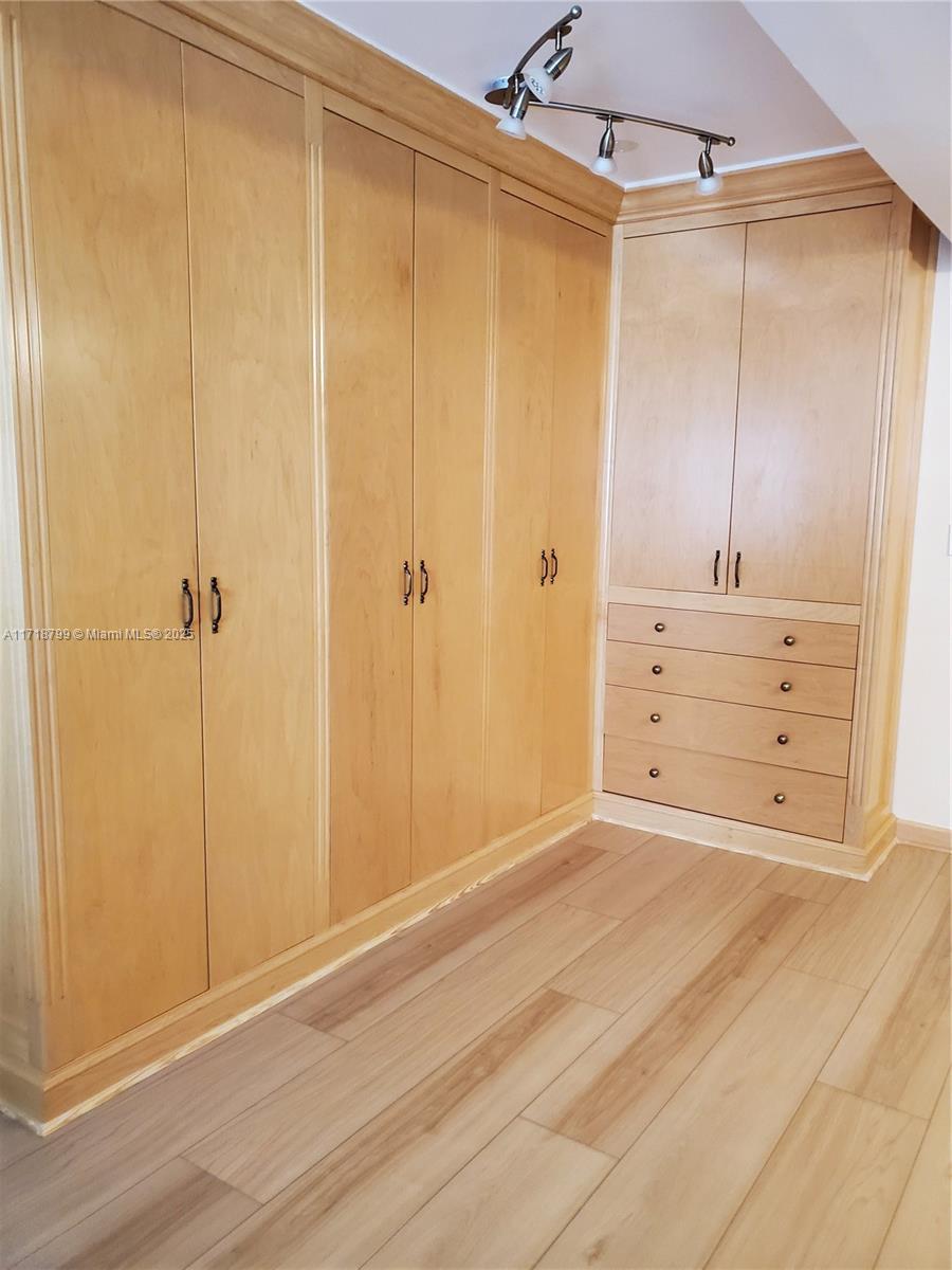 LEXCELLENCE CONDO - Residential