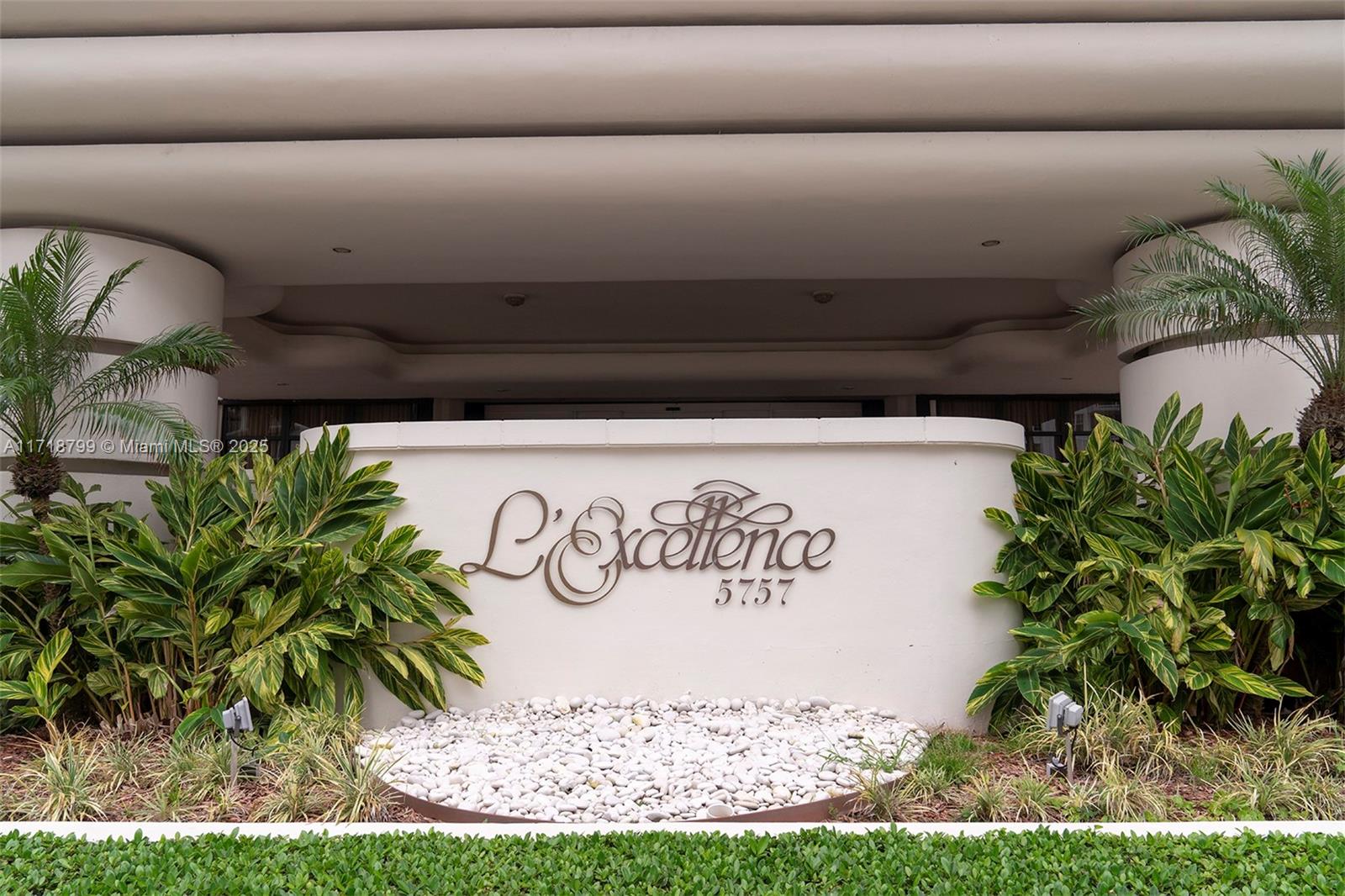 Property for Sale at 5757 Collins Ave 1604, Miami Beach, Miami-Dade County, Florida - Bedrooms: 2 
Bathrooms: 2  - $950,000