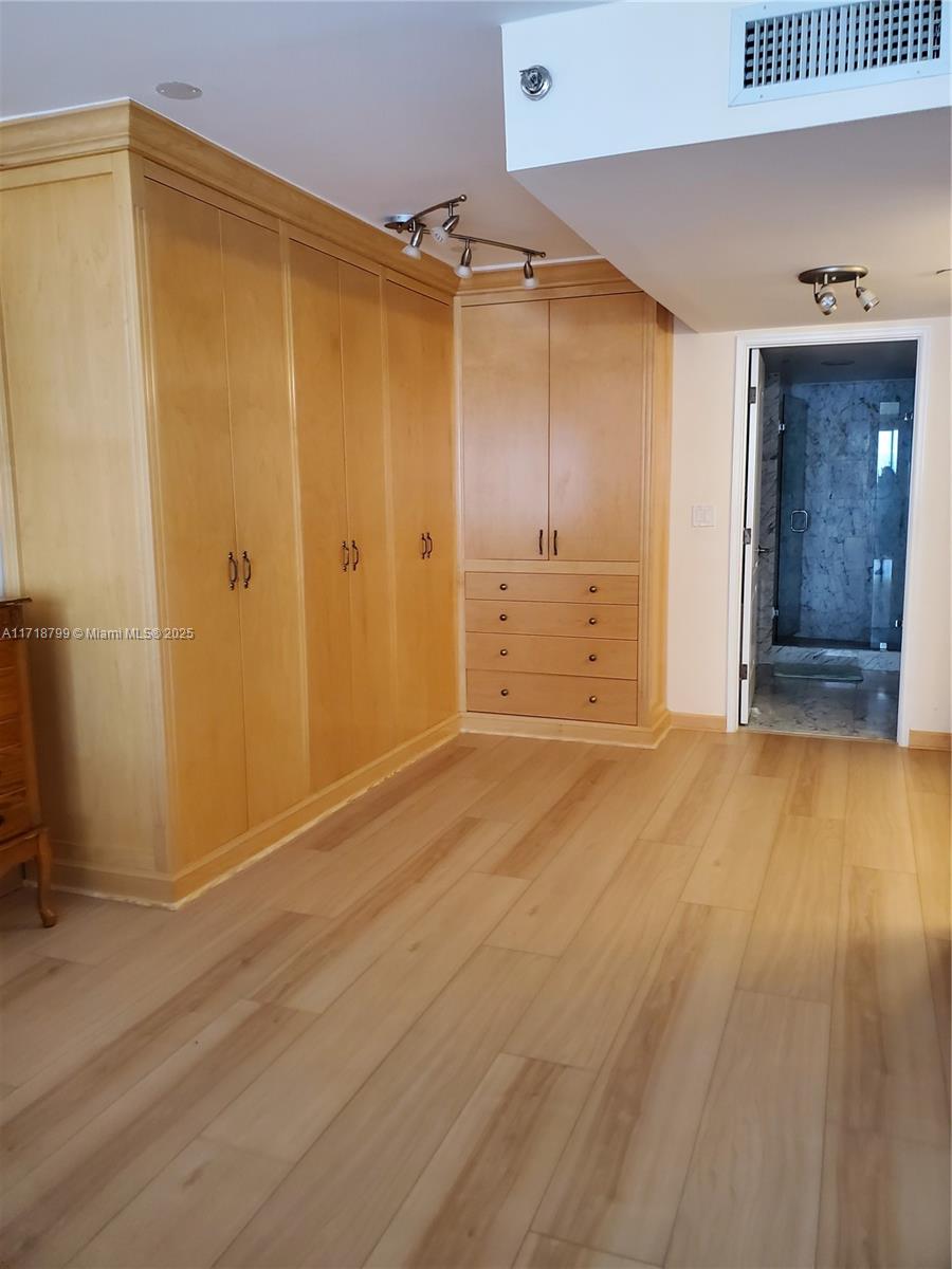 LEXCELLENCE CONDO - Residential