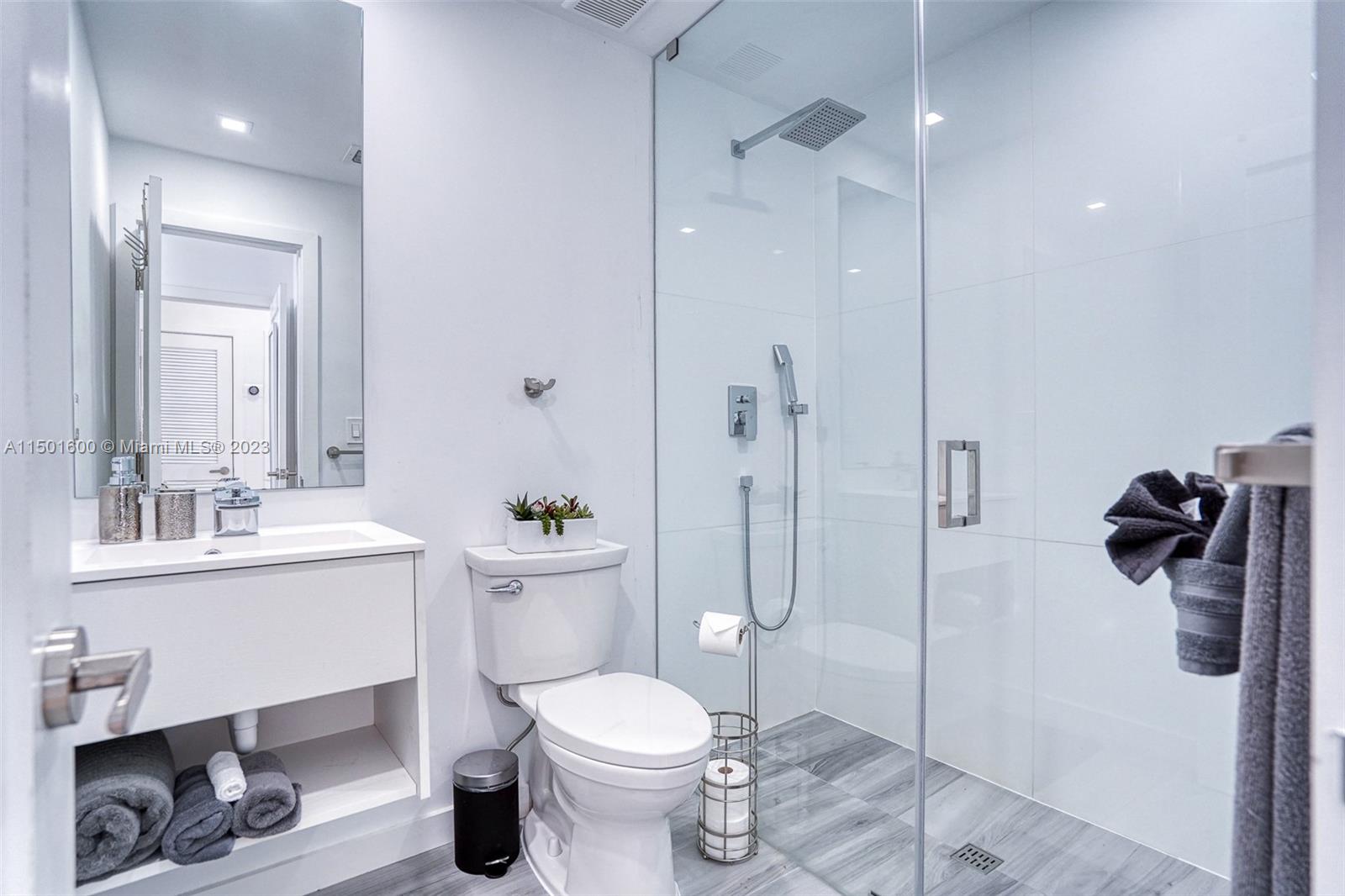 LINCOLN TERRACE SUB - Residential Income