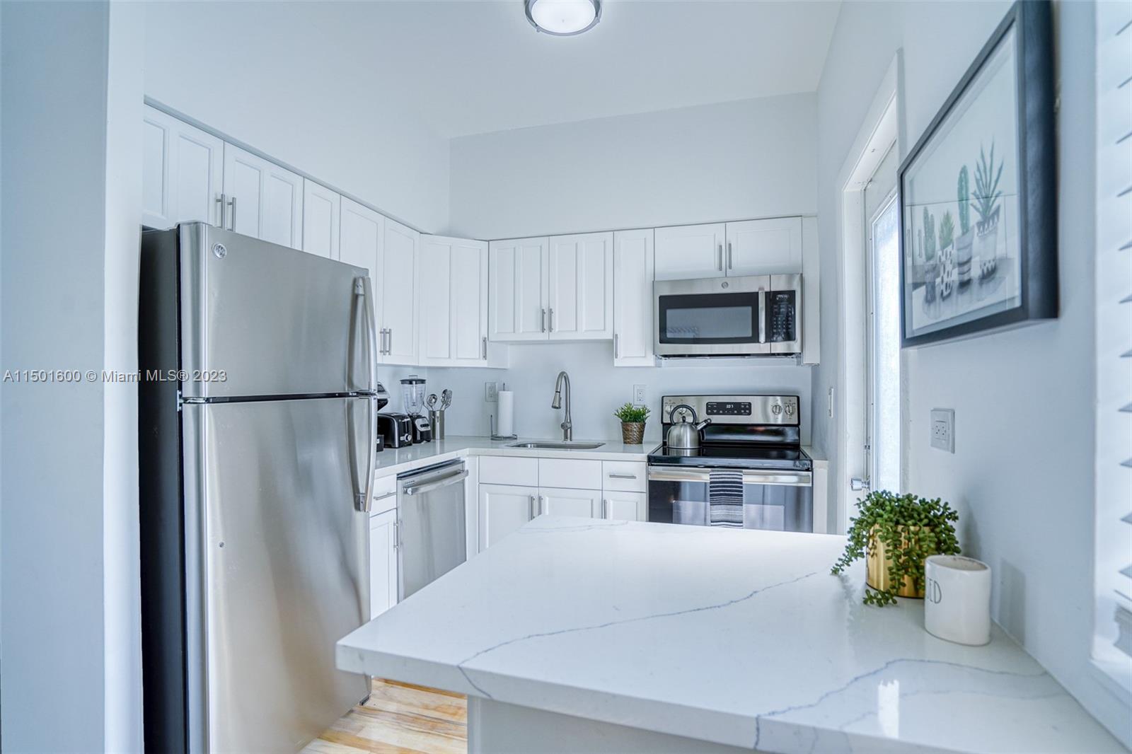 LINCOLN TERRACE SUB - Residential Income