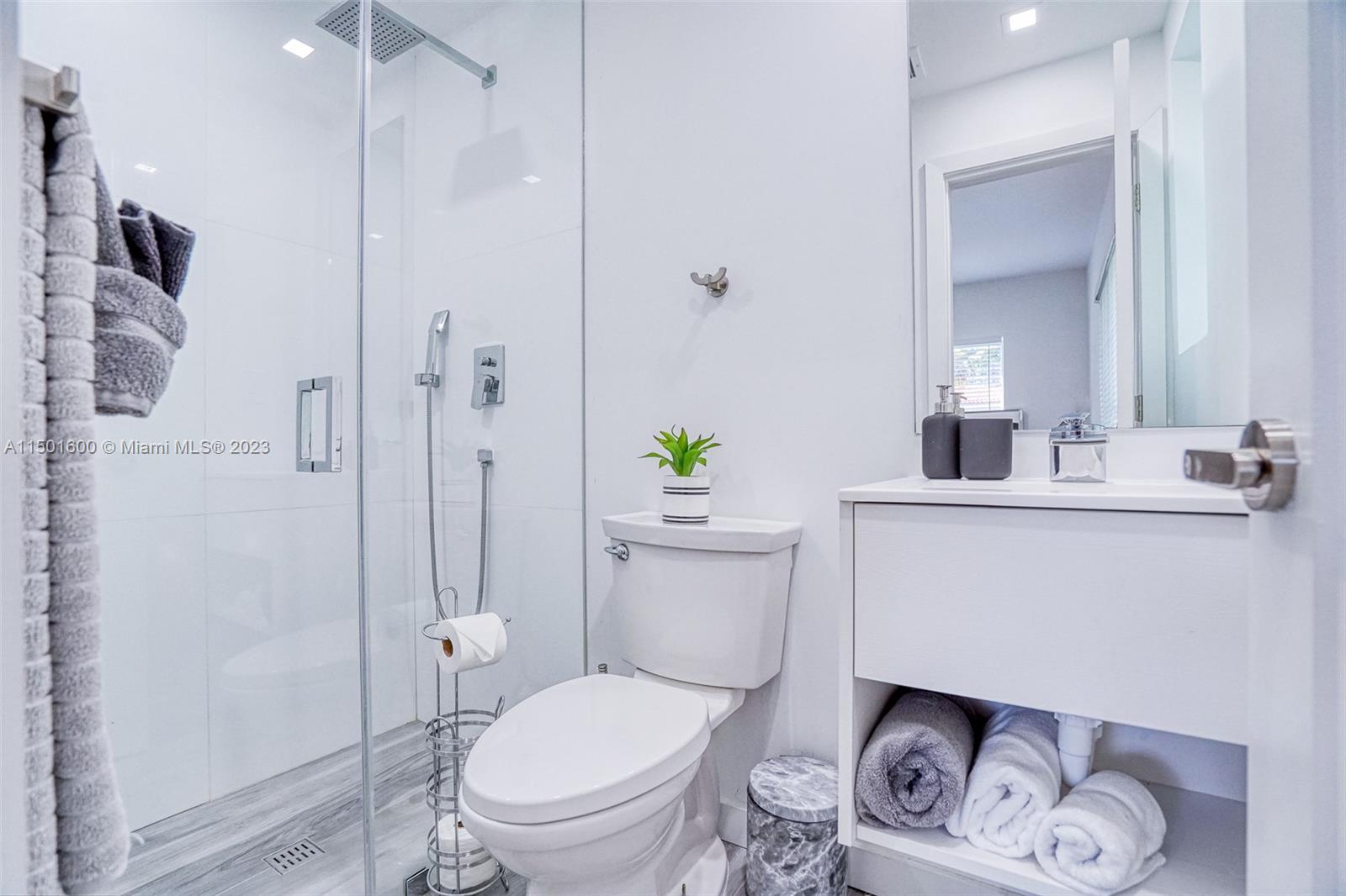 LINCOLN TERRACE SUB - Residential Income