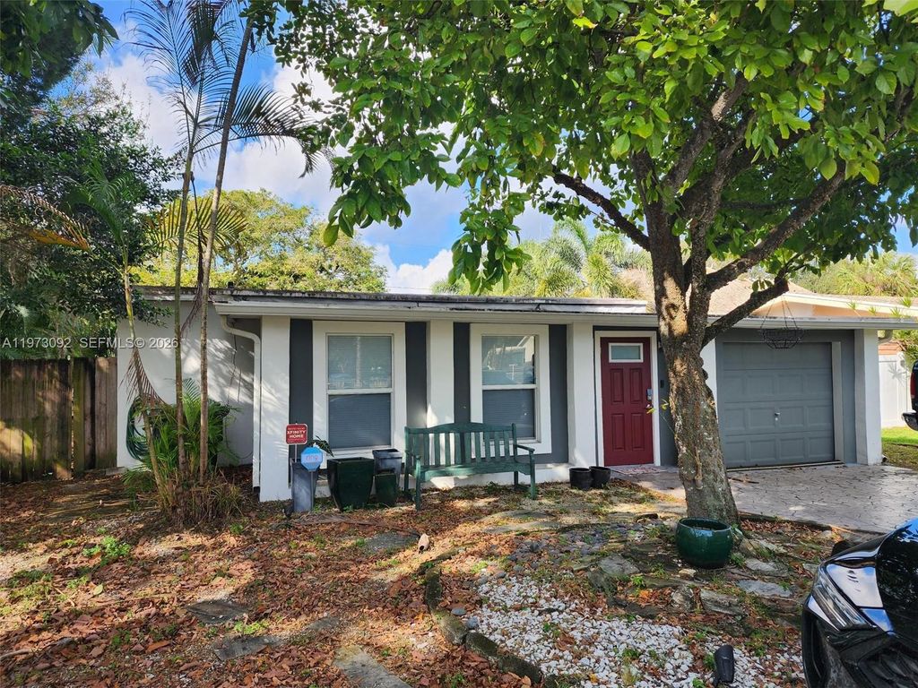 Photo of 5133 SW 27th Ter, Dania Beach, FL 33312 (MLS # A11973092)