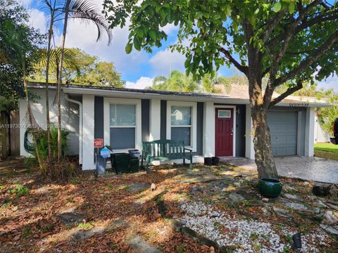 Photo of 5133 SW 27th Ter, Dania Beach, FL 33312 (MLS # A11973092)