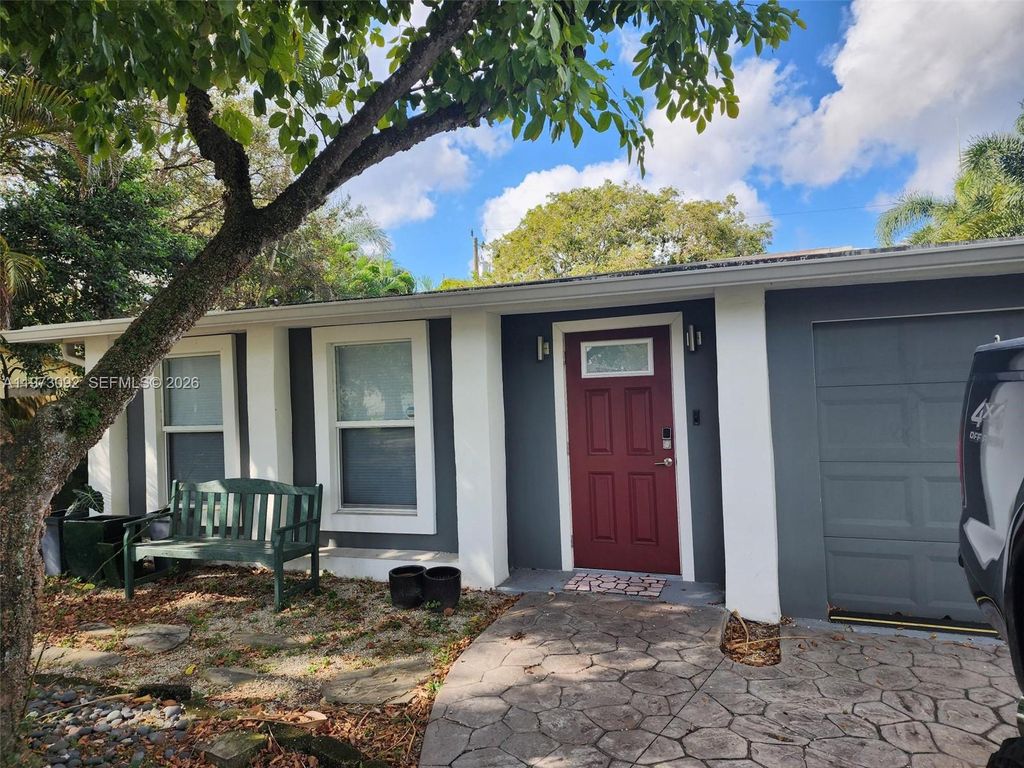 Photo of 5133 SW 27th Ter, Dania Beach, FL 33312 (MLS # A11973092)