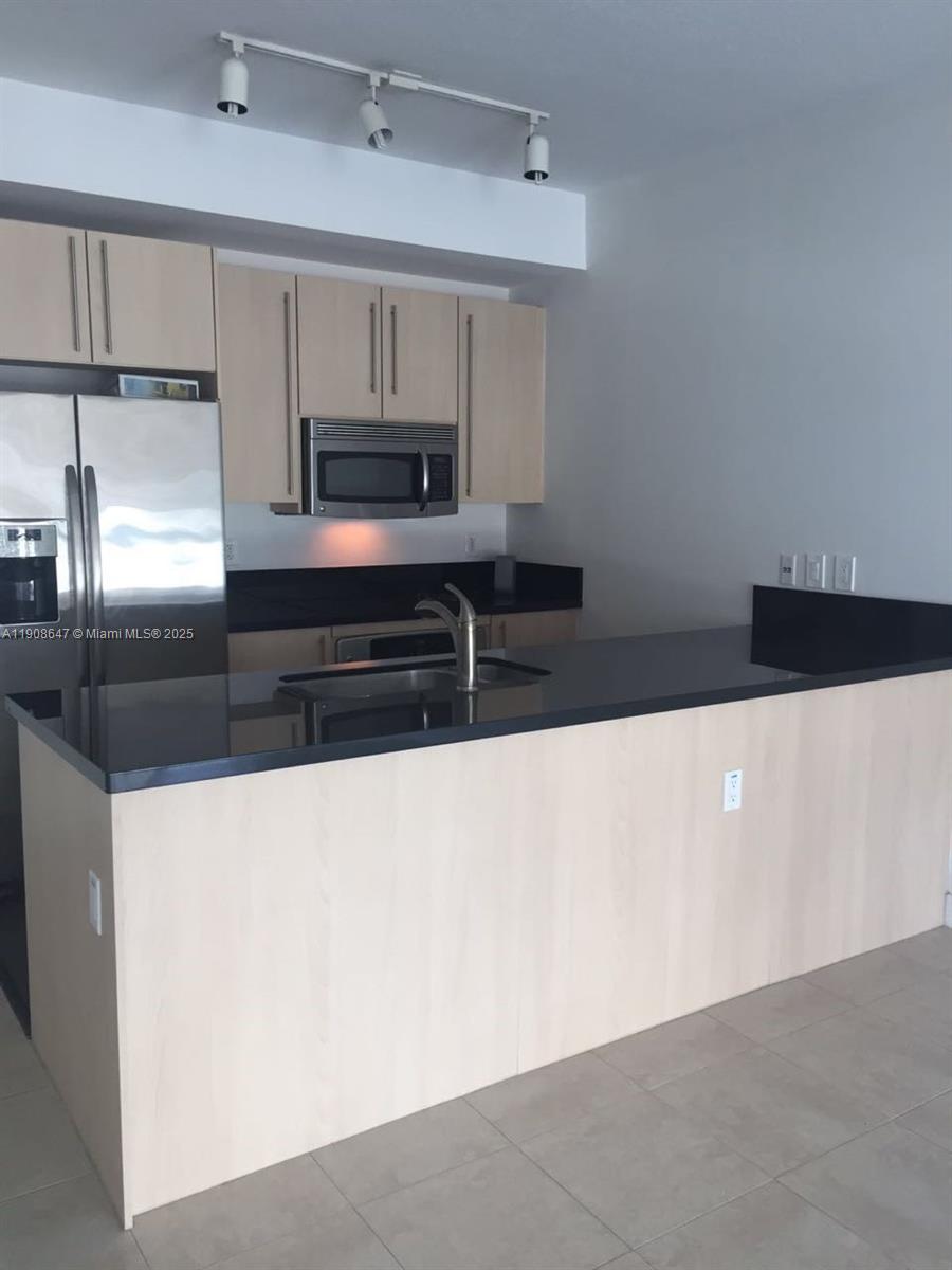 THE AXIS ON BRICKELL II C - Residential Lease