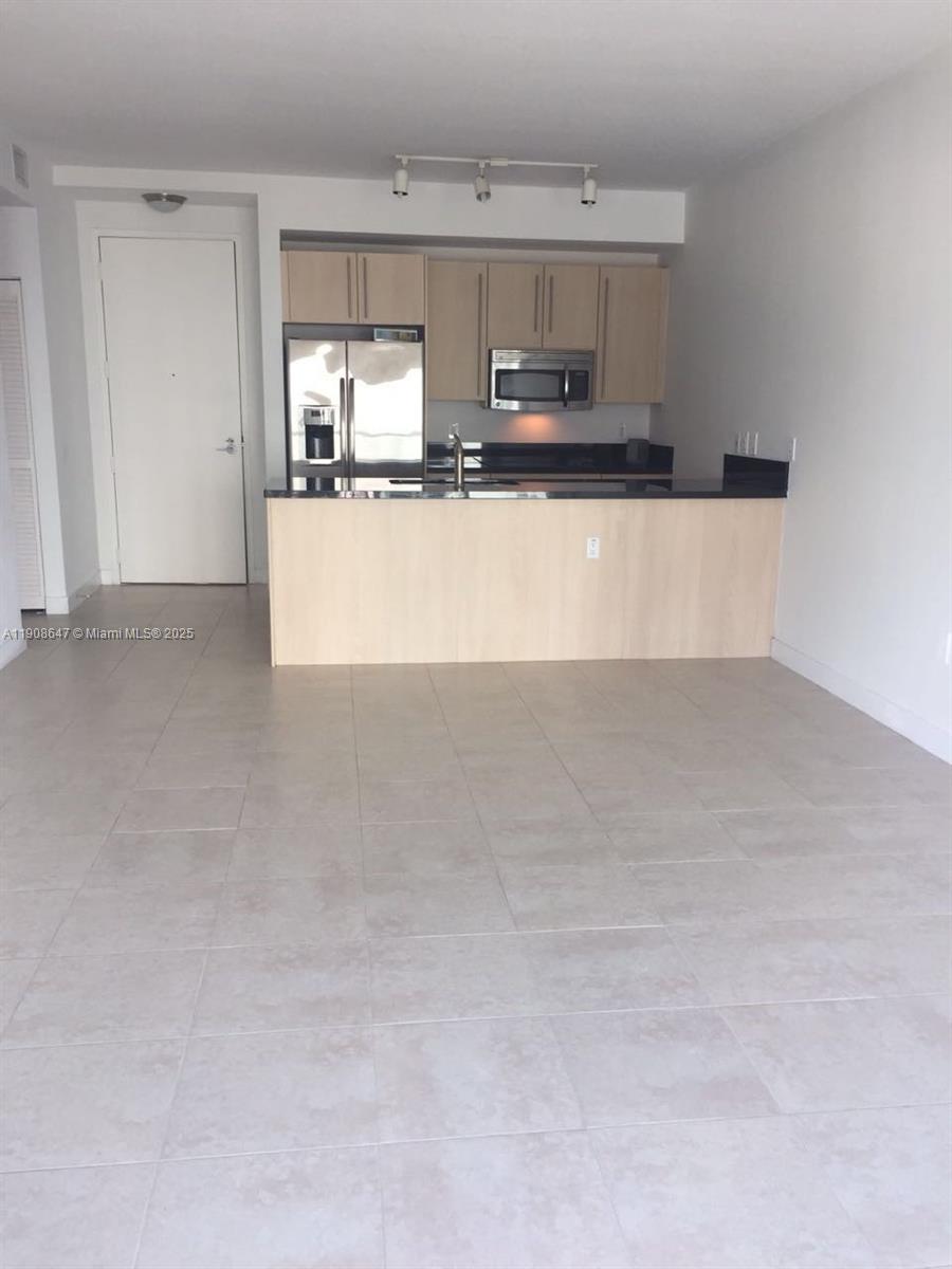 THE AXIS ON BRICKELL II C - Residential Lease