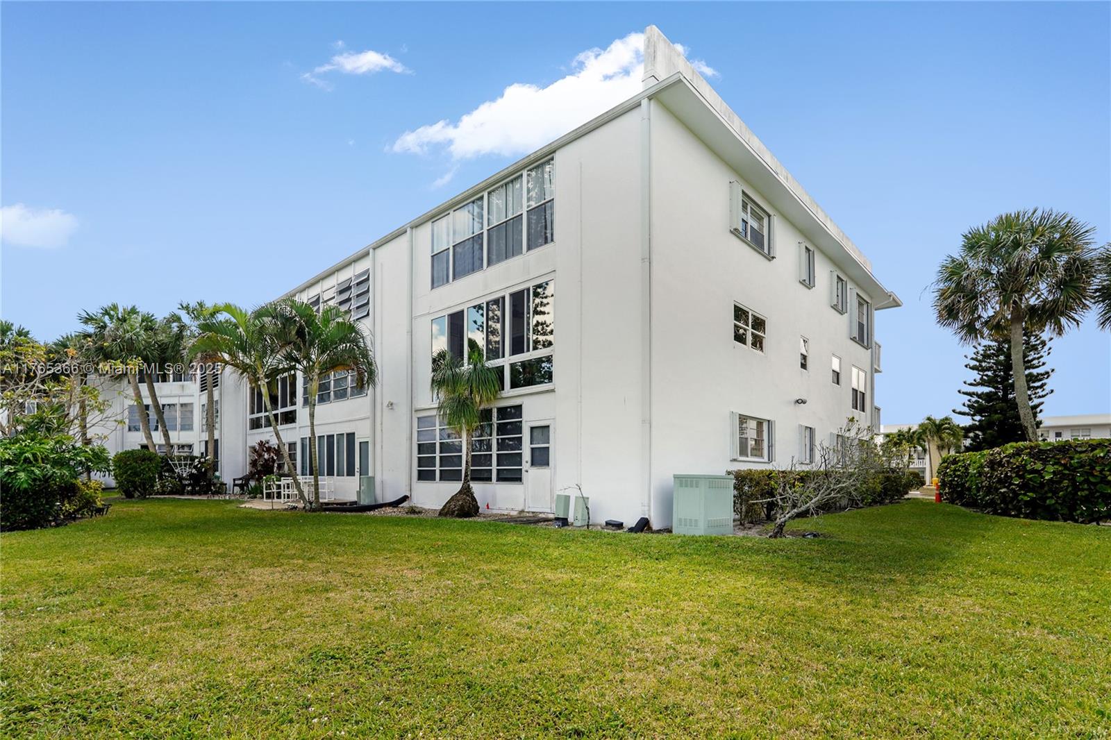 WELLINGTON CONDOS - Residential
