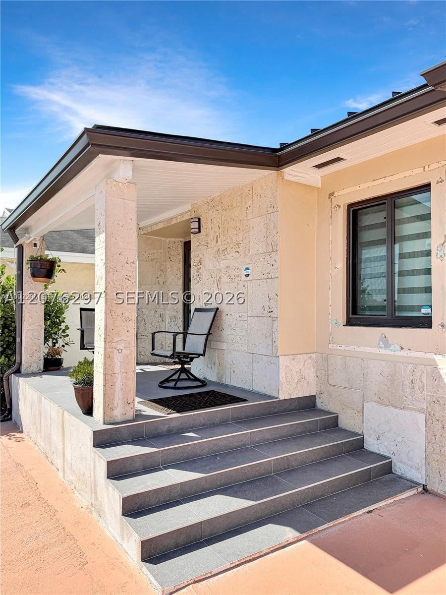 233 W 39th Pl