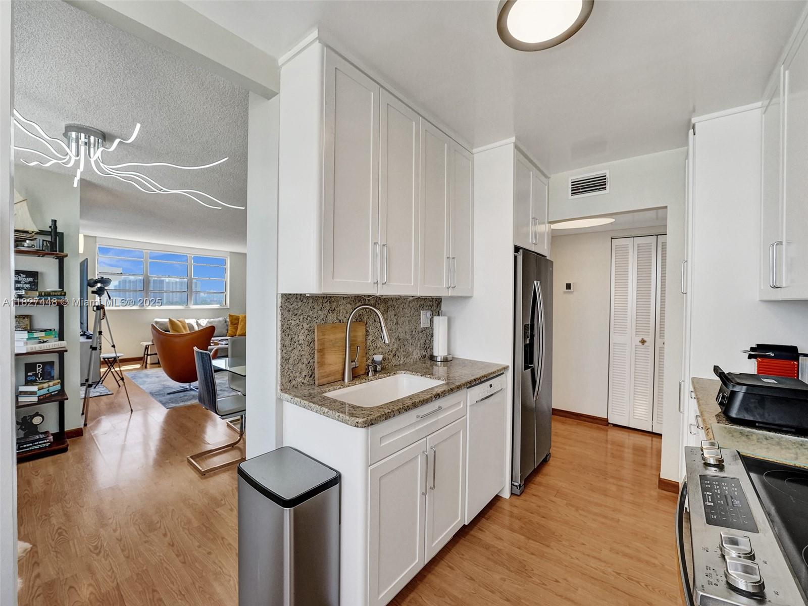 PLAZA TOWERS NORTH CONDO - Residential