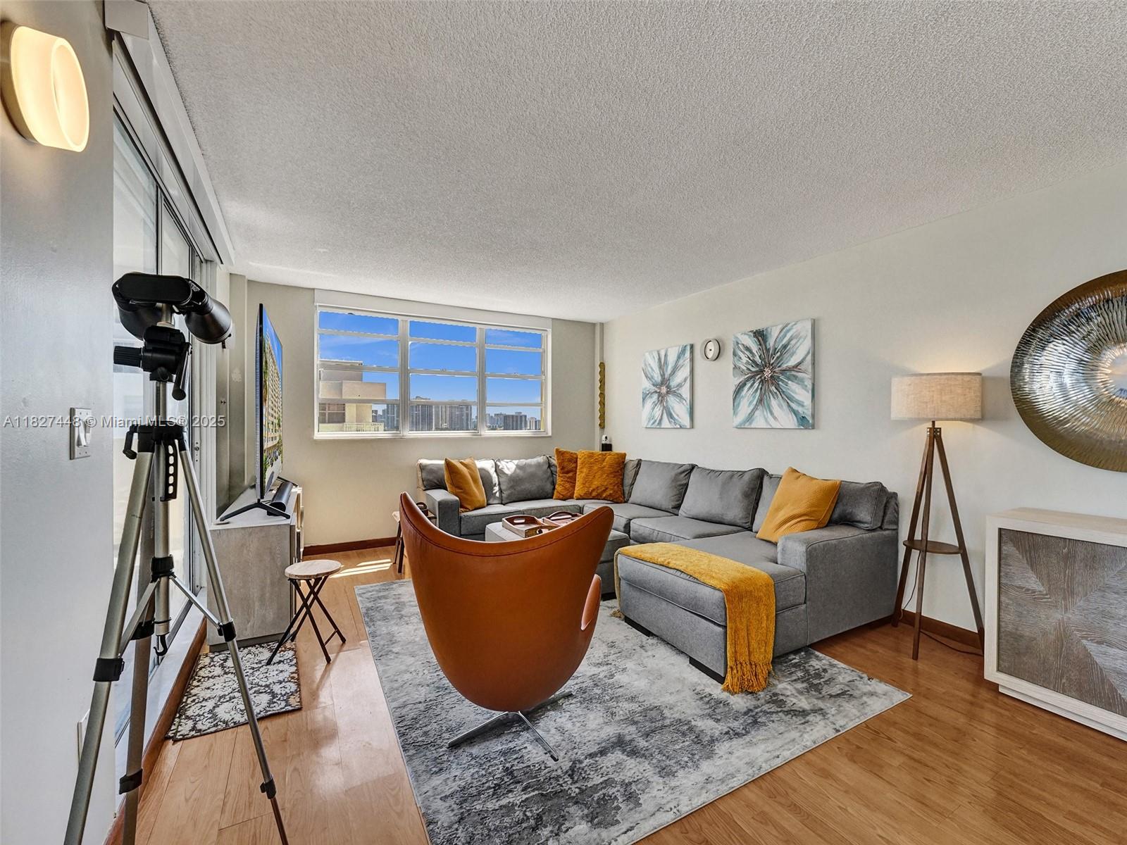 PLAZA TOWERS NORTH CONDO - Residential