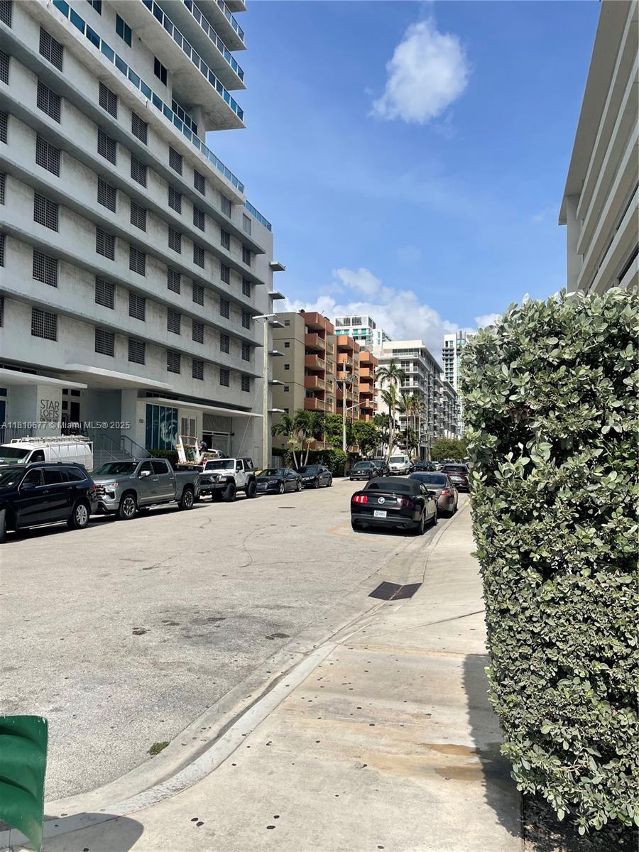 600 NE 25th St 43