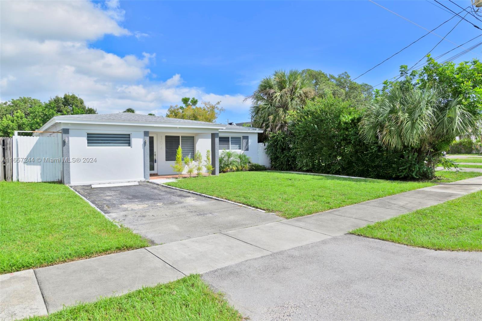 104 Sw 7th St, Hallandale Beach, Broward County, Florida - 3 Bedrooms  
2 Bathrooms - 