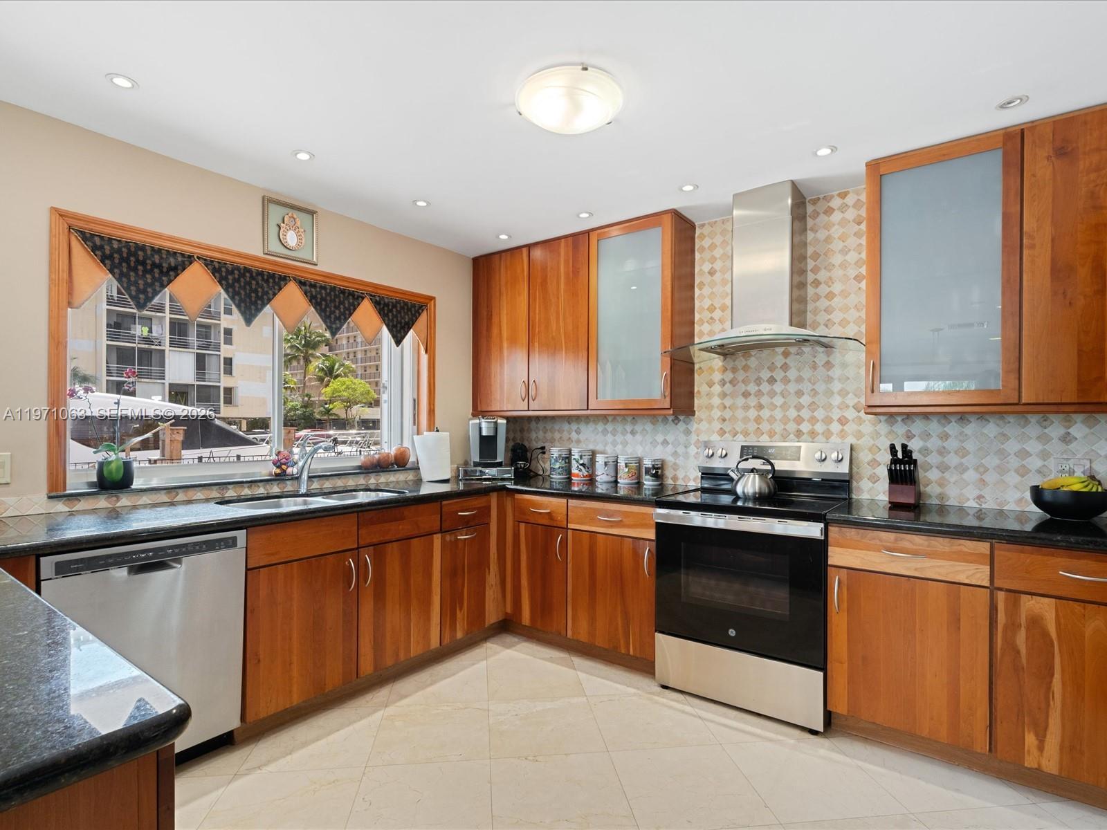 EASTERN SHORES - Residential