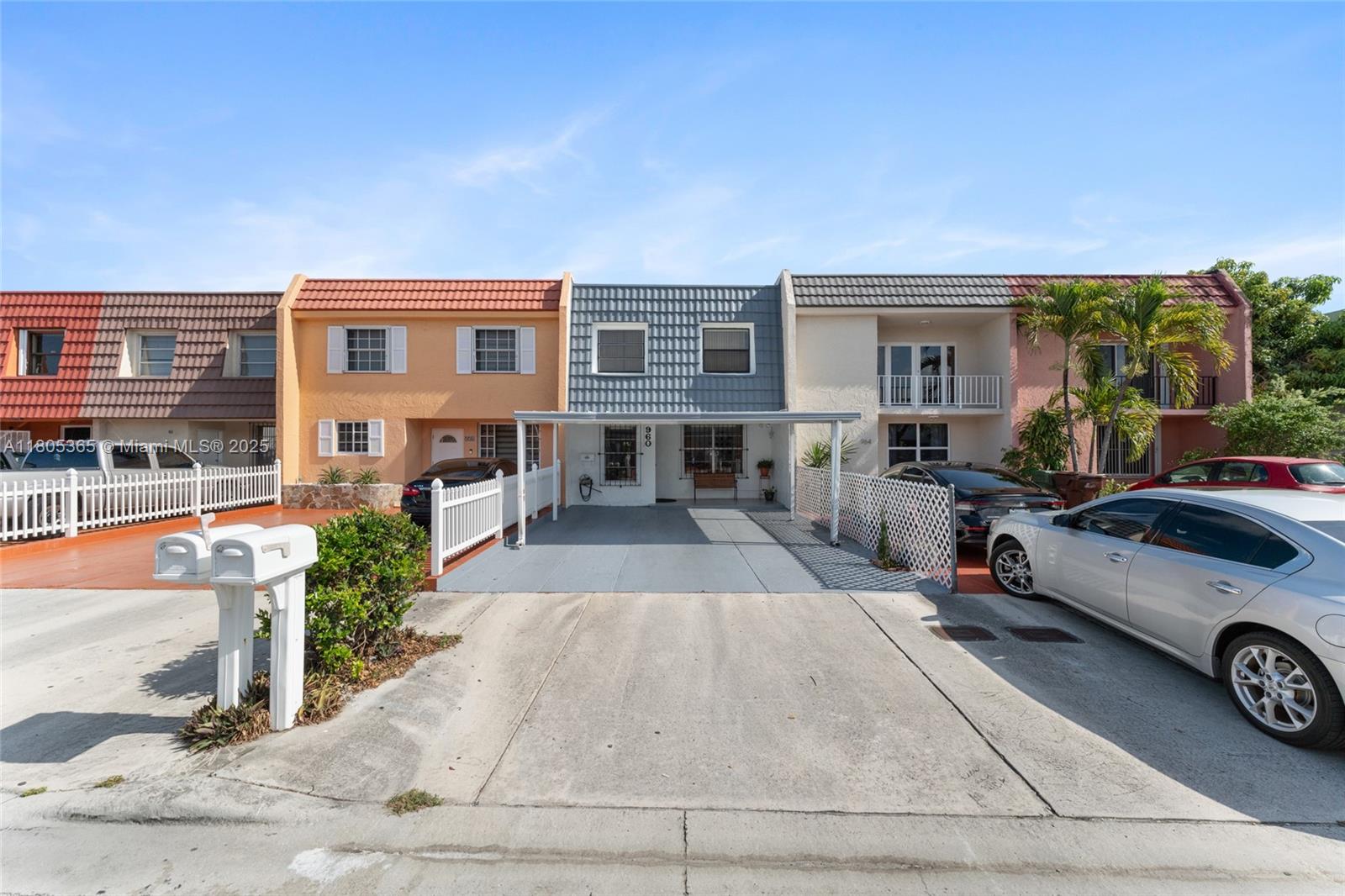 960 W 79th Pl