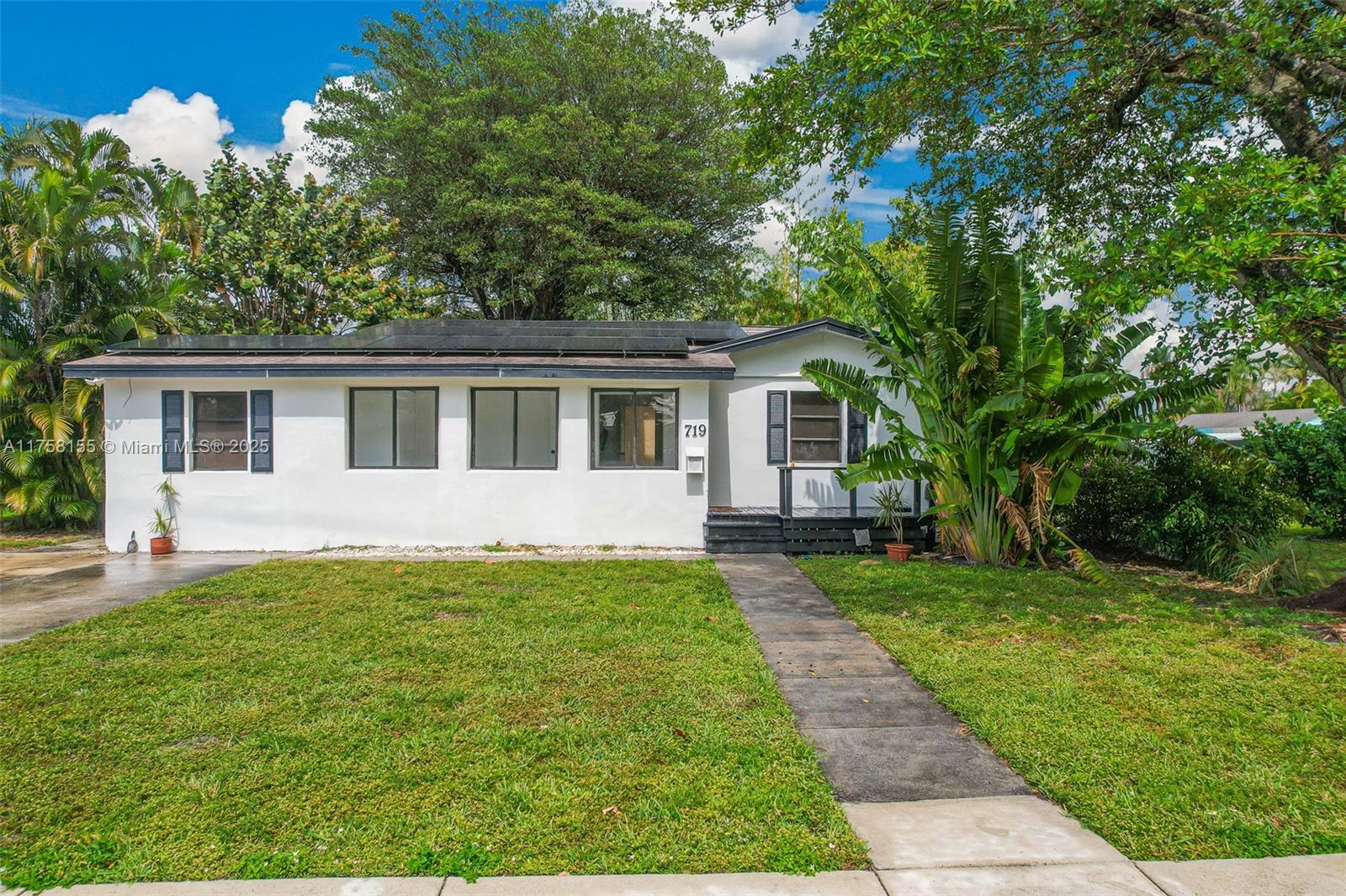 Property for Sale at 719 Ne 36th St, Oakland Park, Miami-Dade County, Florida - Bedrooms: 6 
Bathrooms: 3  - $649,000