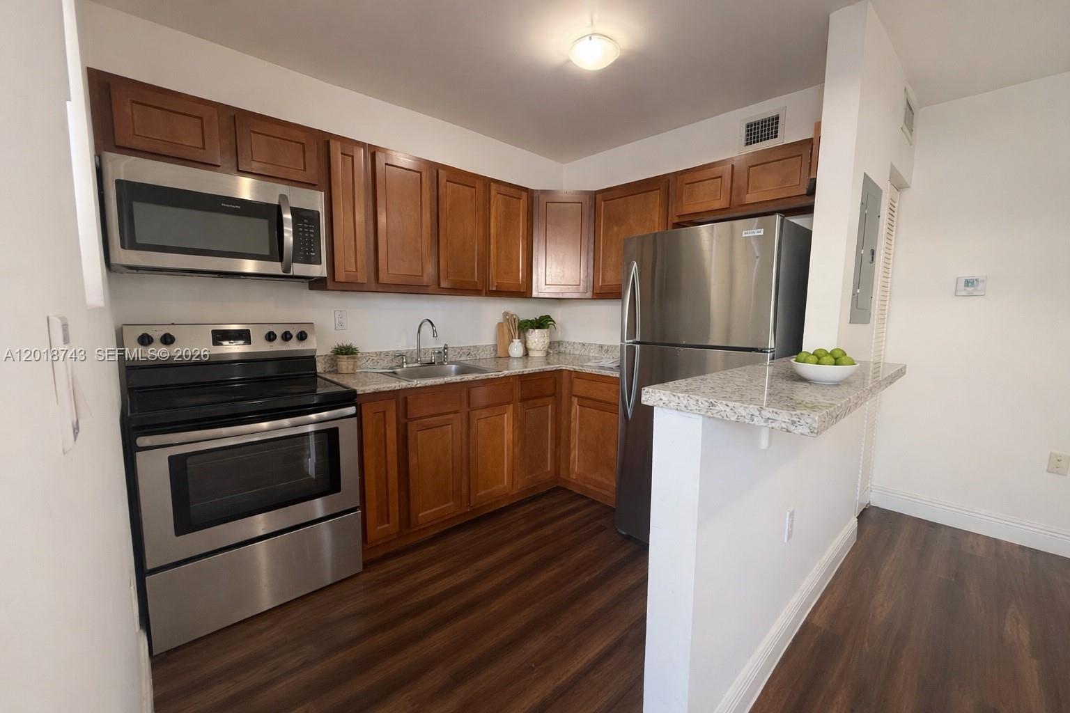 540 NW 7th St 28