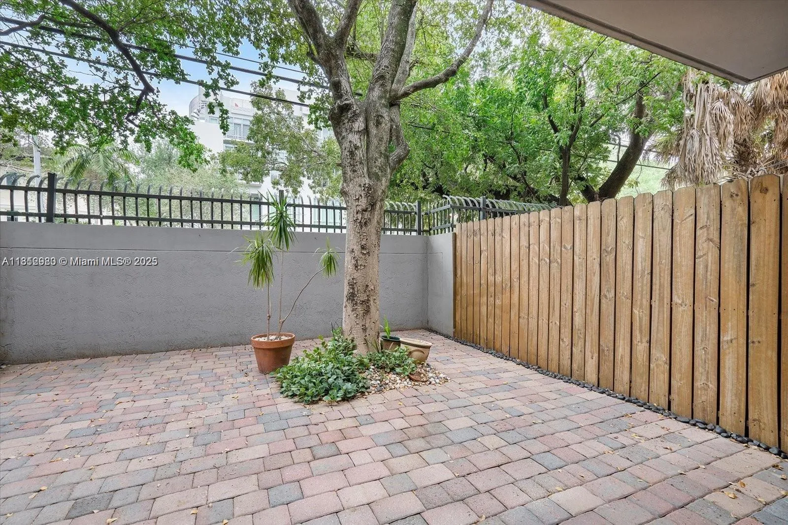 Miami, Florida 33133, United States, 2 Bedrooms Bedrooms, ,2 BathroomsBathrooms,Residential,Active,140780