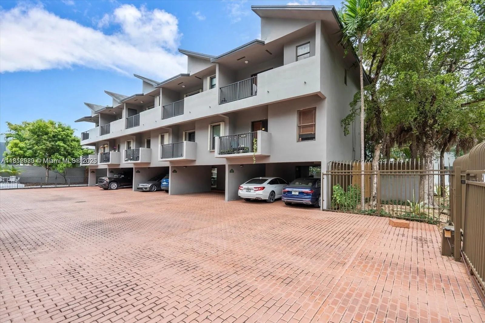 Miami, Florida 33133, United States, 2 Bedrooms Bedrooms, ,2 BathroomsBathrooms,Residential,Active,140780