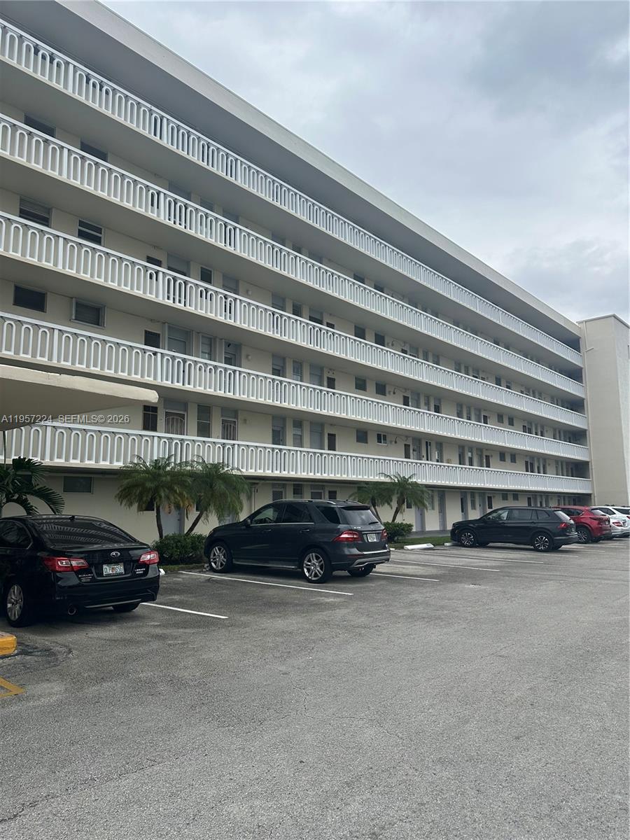 2855 Leonard Dr H411