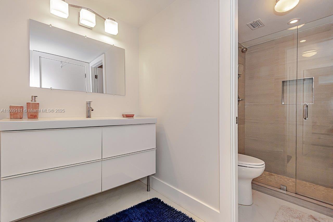 RONEY PALACE CONDO - Residential Lease