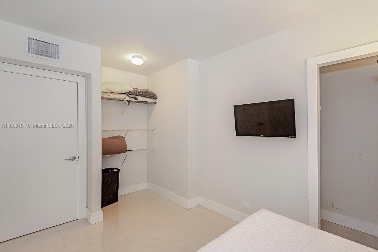 RONEY PALACE CONDO - Residential Lease