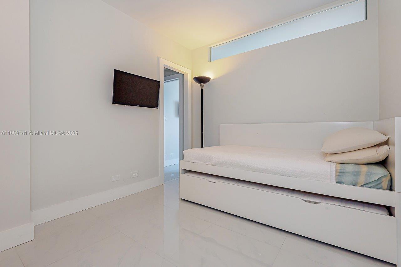 RONEY PALACE CONDO - Residential Lease