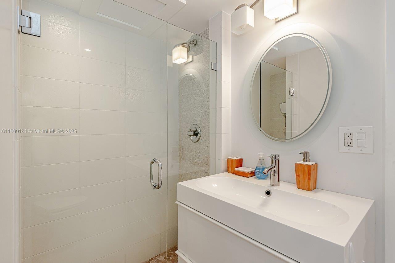 RONEY PALACE CONDO - Residential Lease