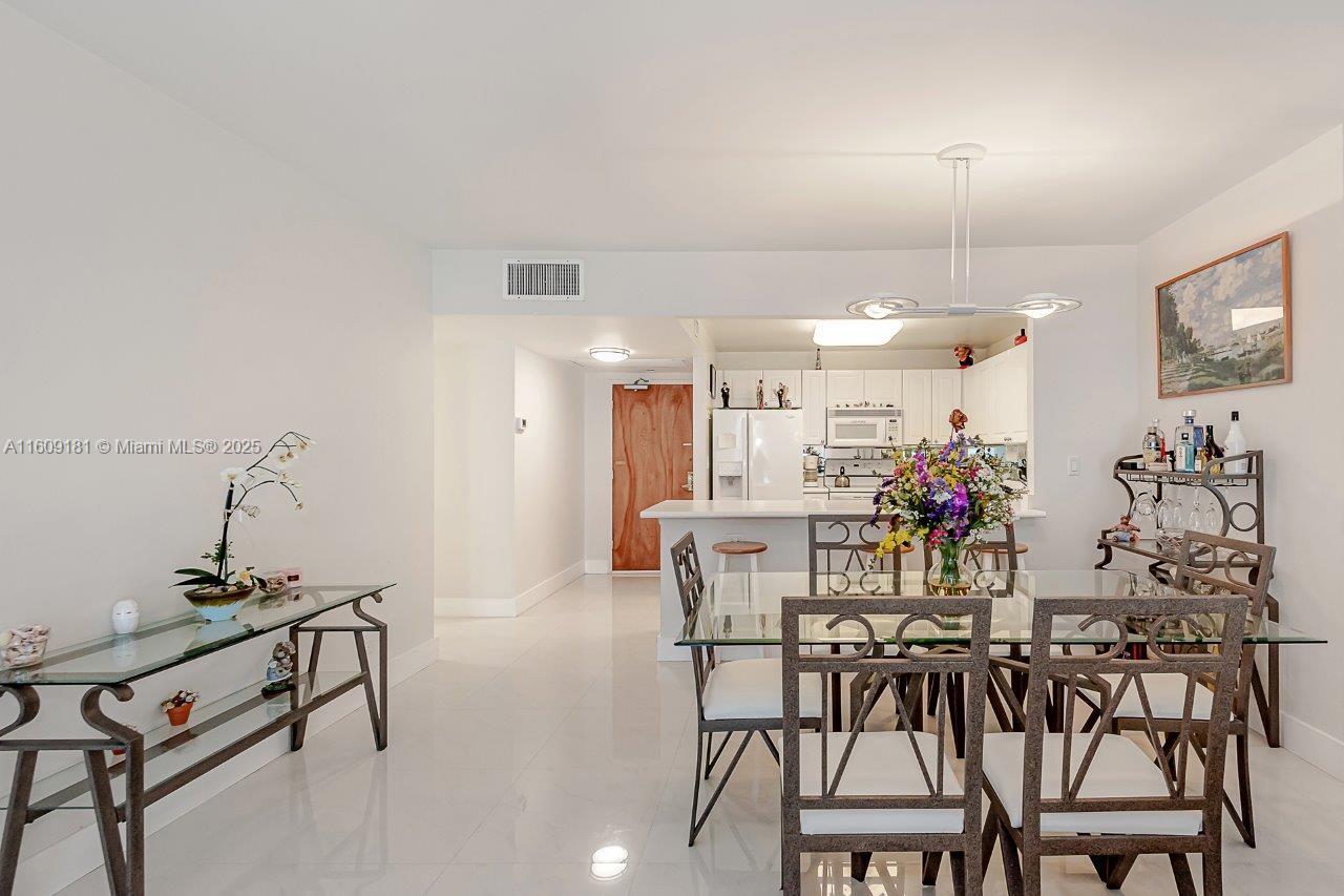 RONEY PALACE CONDO - Residential Lease