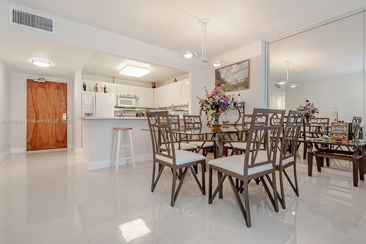 RONEY PALACE CONDO - Residential Lease