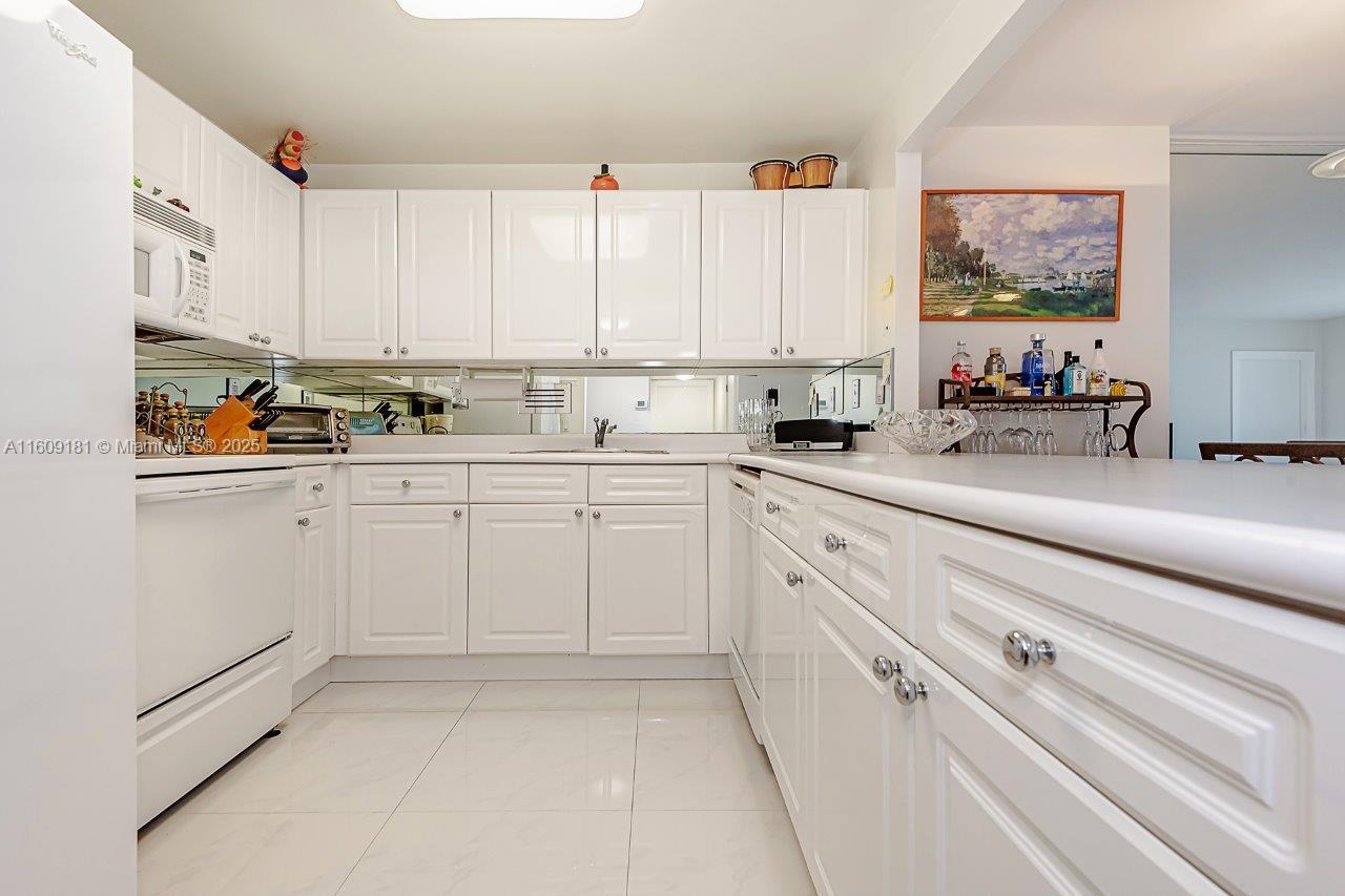 RONEY PALACE CONDO - Residential Lease