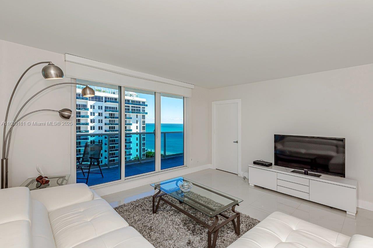 RONEY PALACE CONDO - Residential Lease