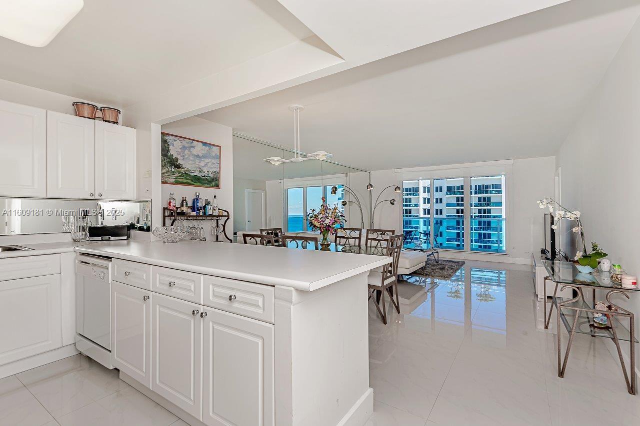 2301 Collins Ave 1416