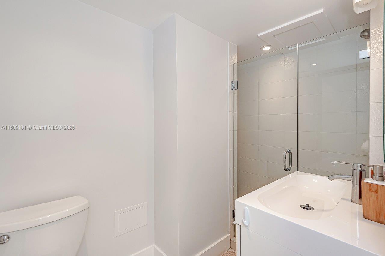 RONEY PALACE CONDO - Residential Lease