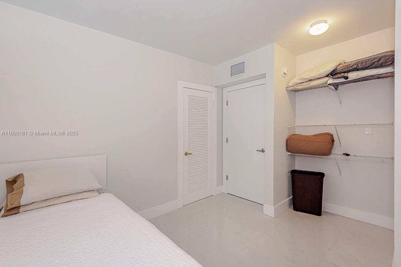 RONEY PALACE CONDO - Residential Lease