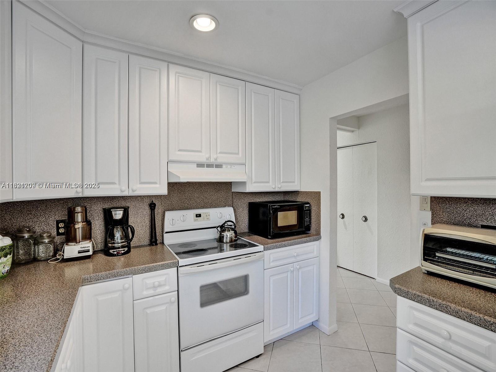 FAIRWAYS OF BOCA LAGO CON - Residential Lease