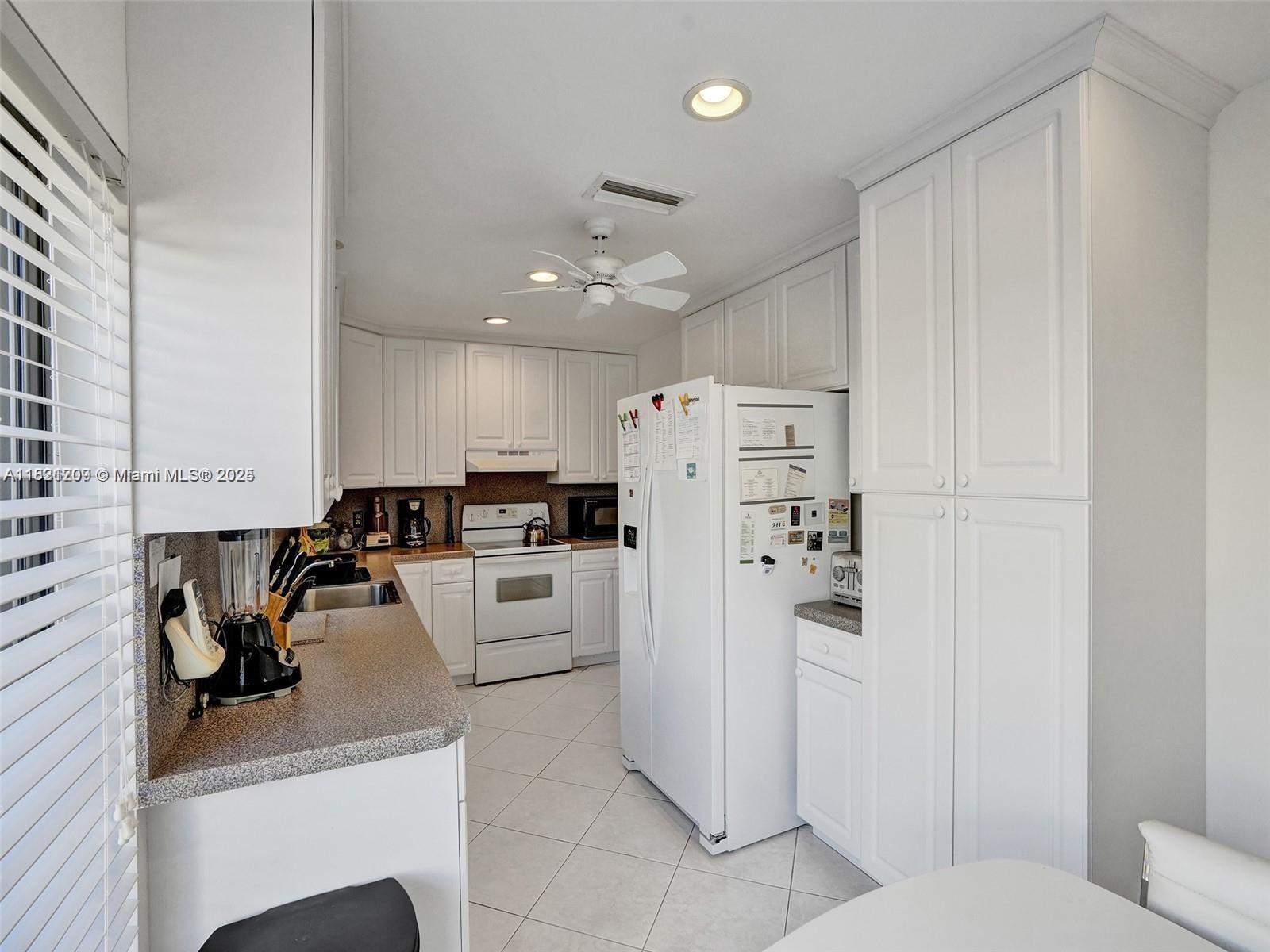 FAIRWAYS OF BOCA LAGO CON - Residential Lease