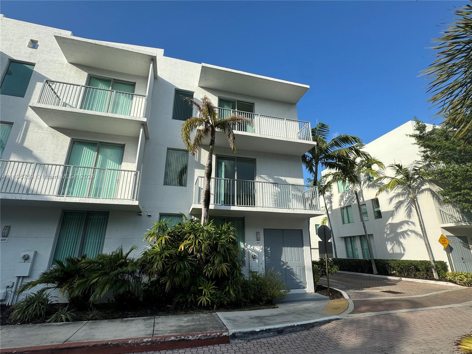 2146 Van Buren St 406, Hollywood, Broward County, Florida - 3 Bedrooms  
3 Bathrooms - 