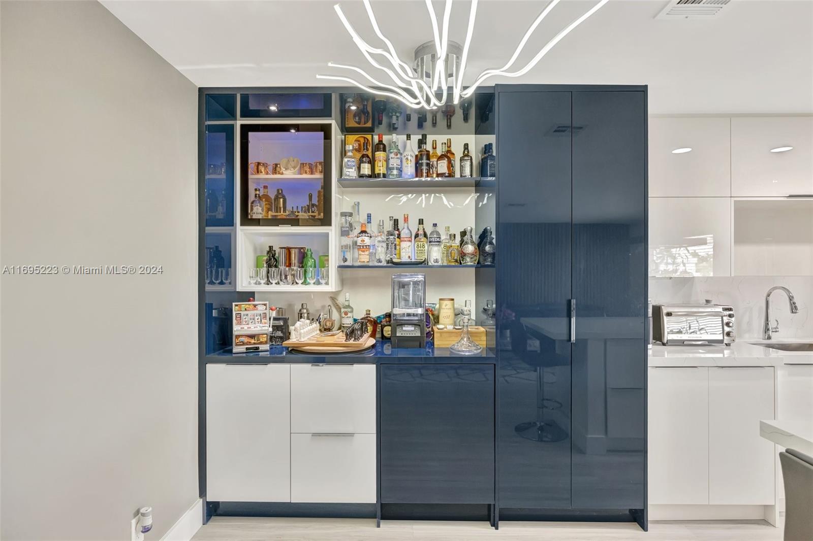 LAFAYETTE ARMS CO-OP - Residential