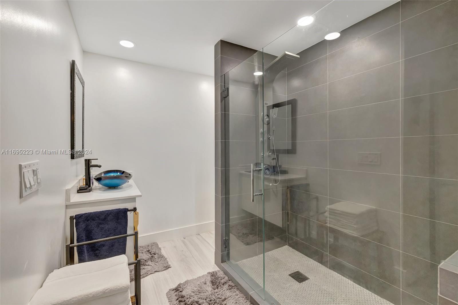 LAFAYETTE ARMS CO-OP - Residential