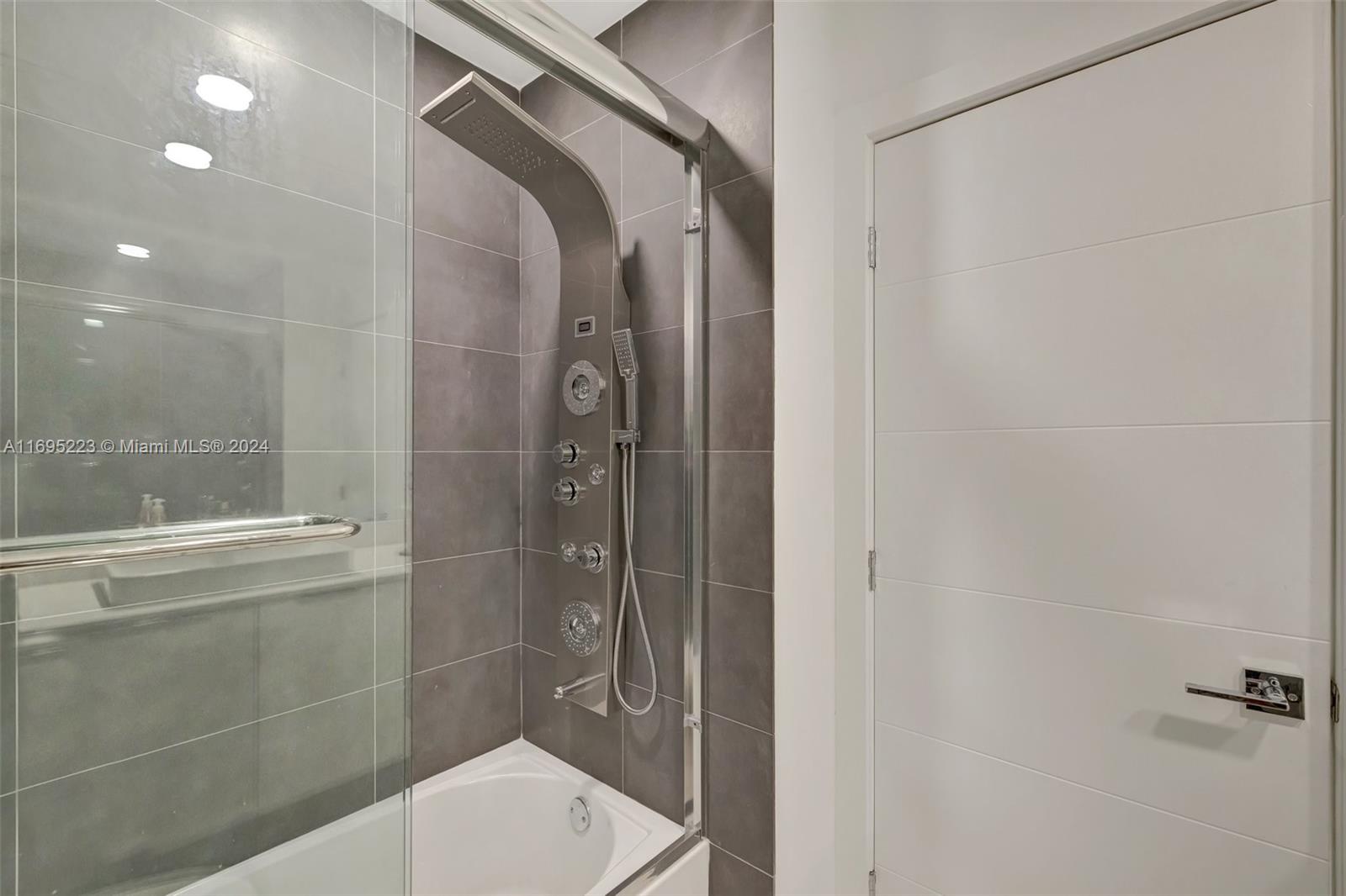 LAFAYETTE ARMS CO-OP - Residential