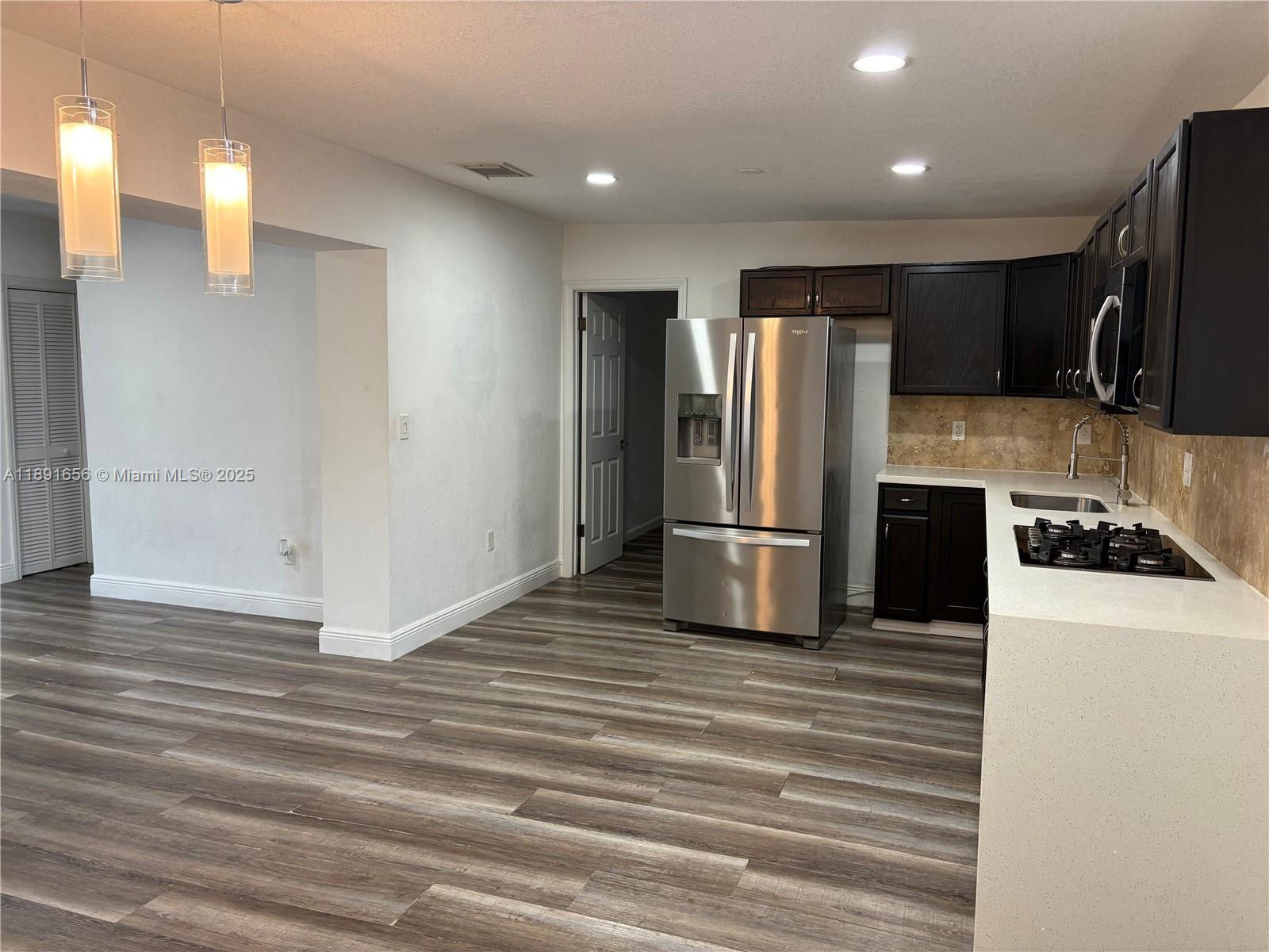 LAKE FOREST SEC 4 - Residential Lease