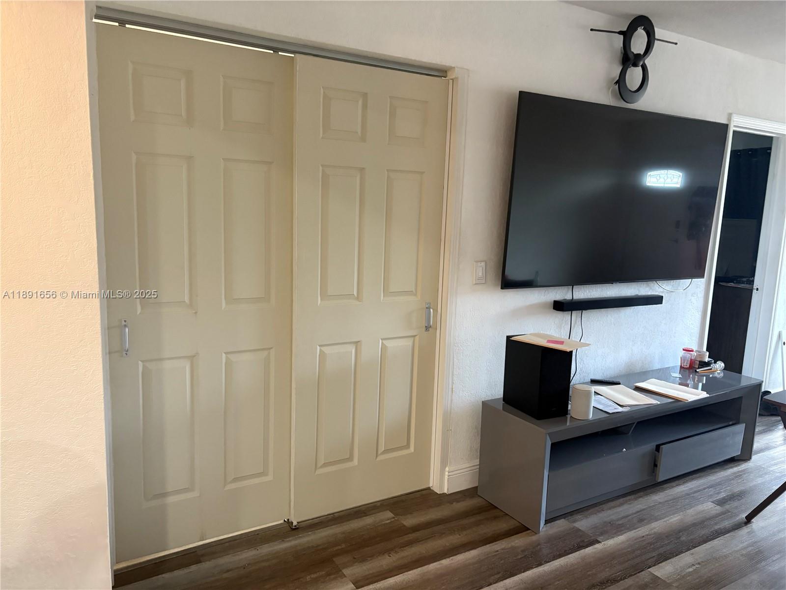 LAKE FOREST SEC 4 - Residential Lease