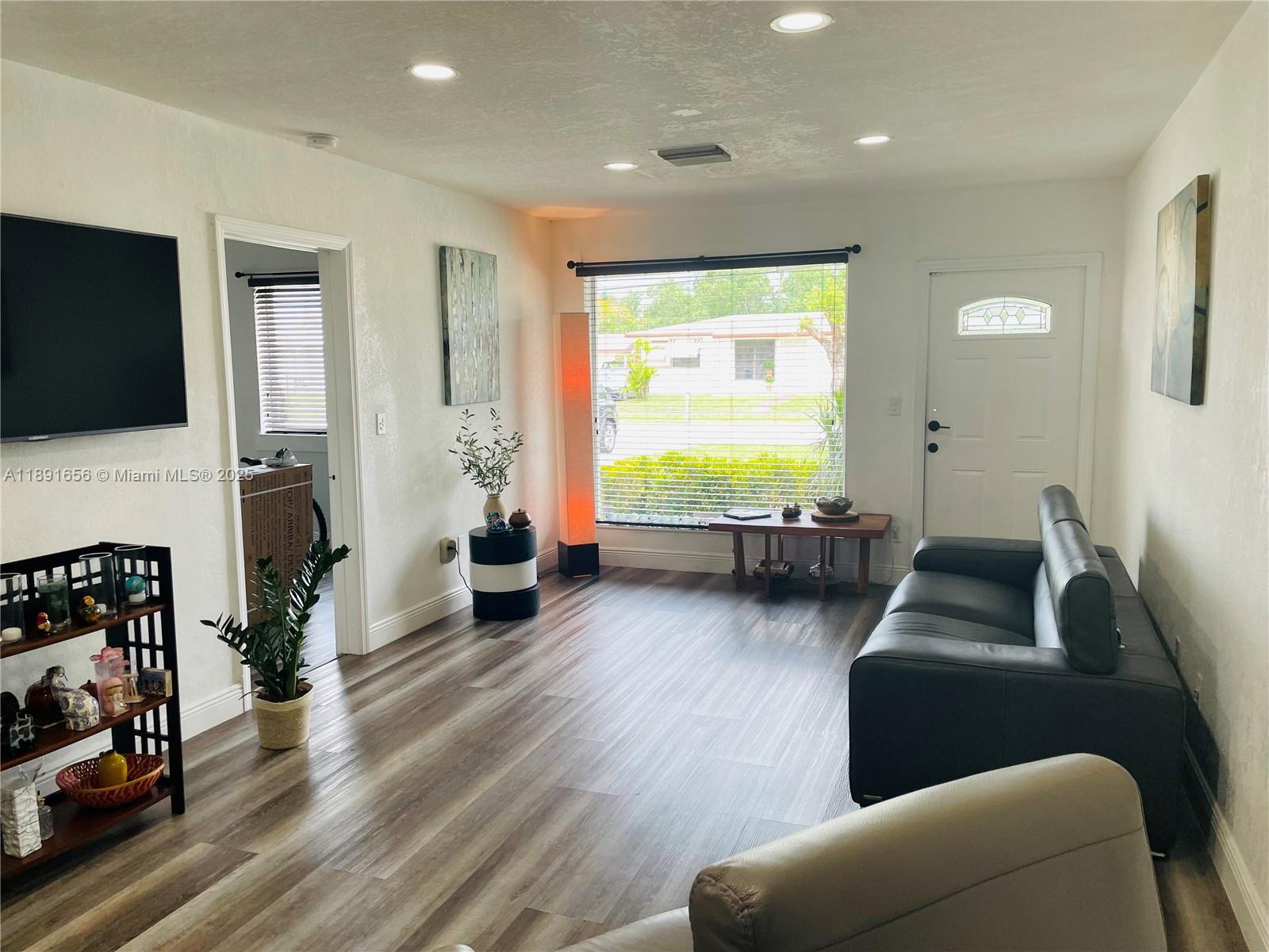 LAKE FOREST SEC 4 - Residential Lease