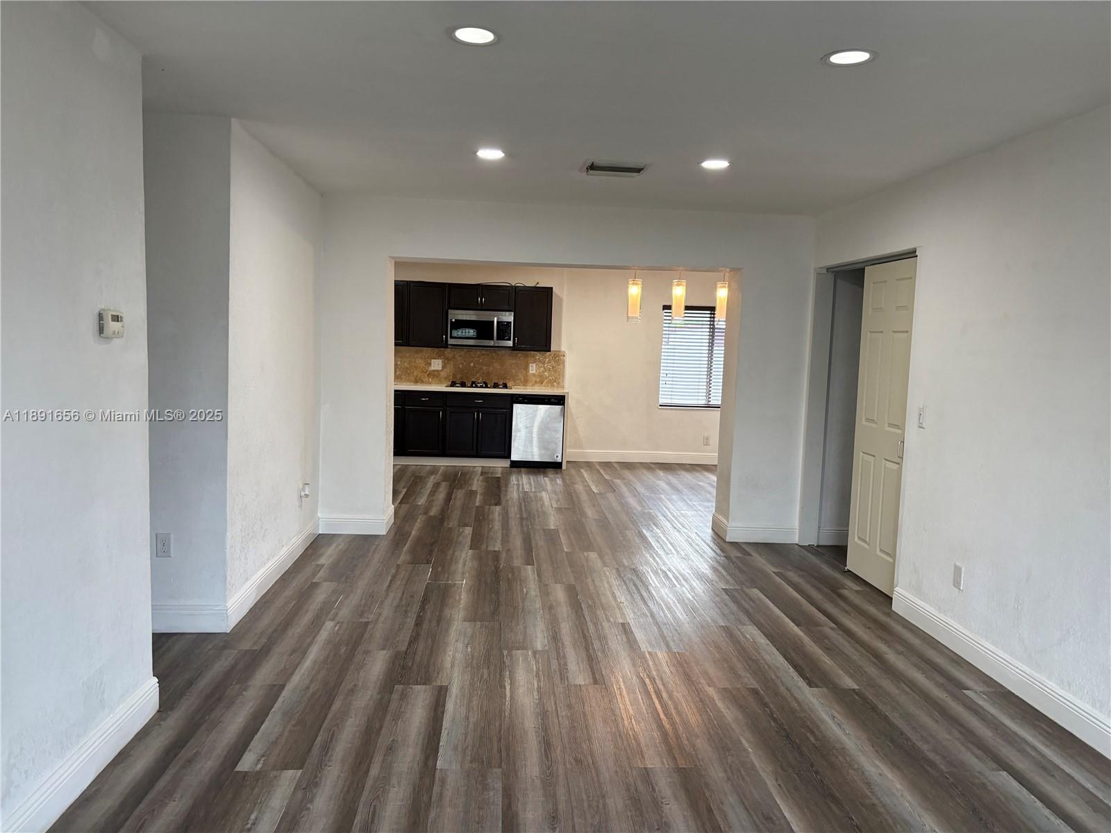 LAKE FOREST SEC 4 - Residential Lease
