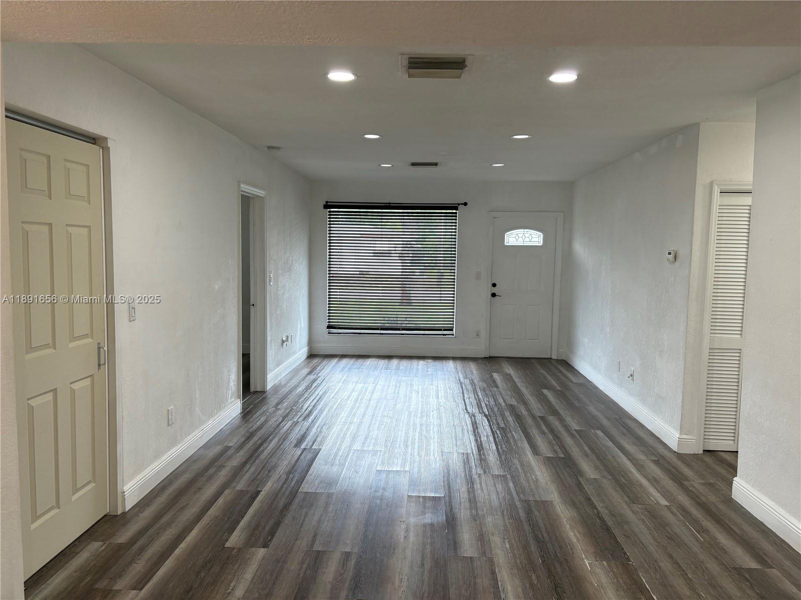 LAKE FOREST SEC 4 - Residential Lease