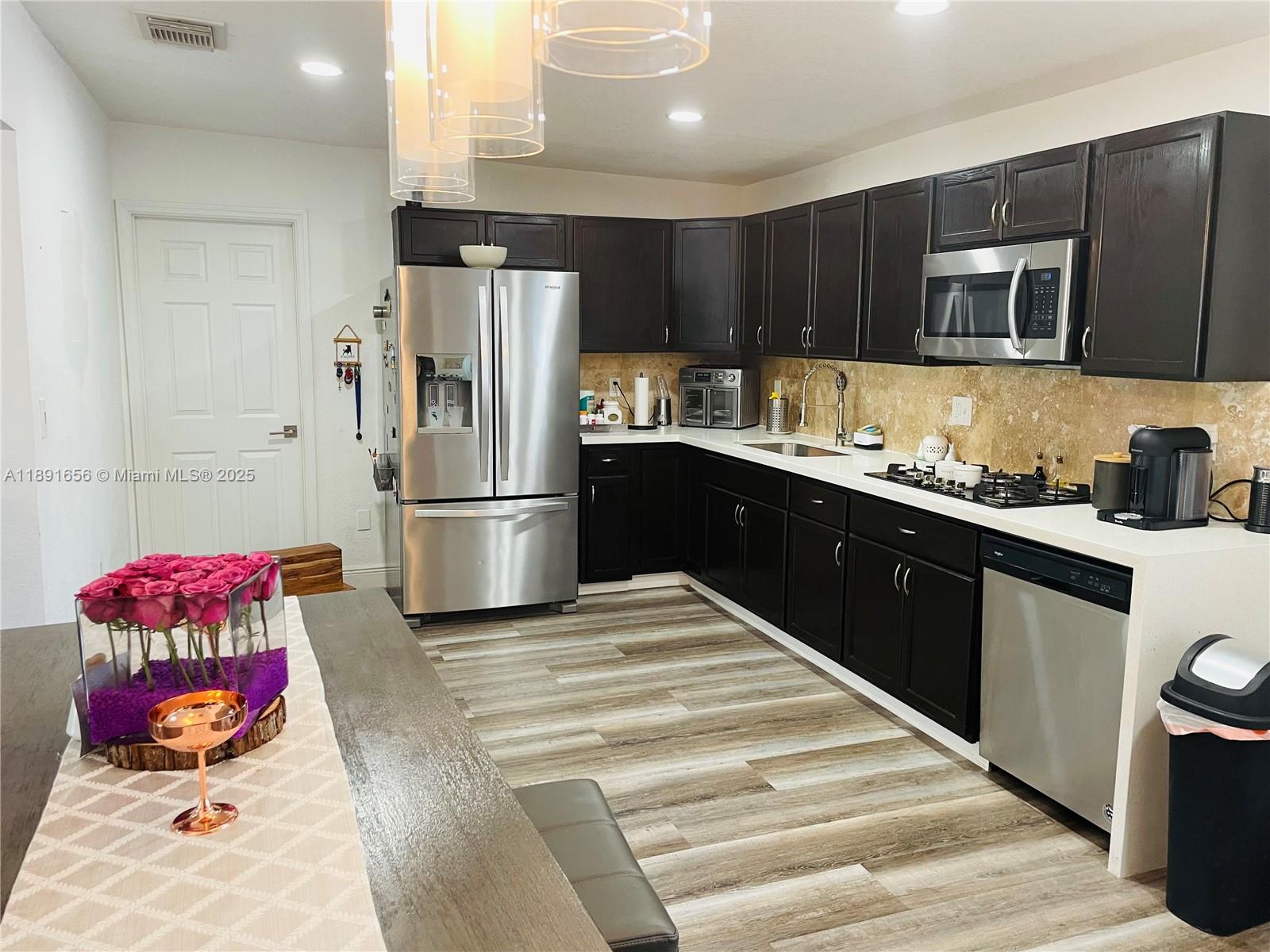 LAKE FOREST SEC 4 - Residential Lease