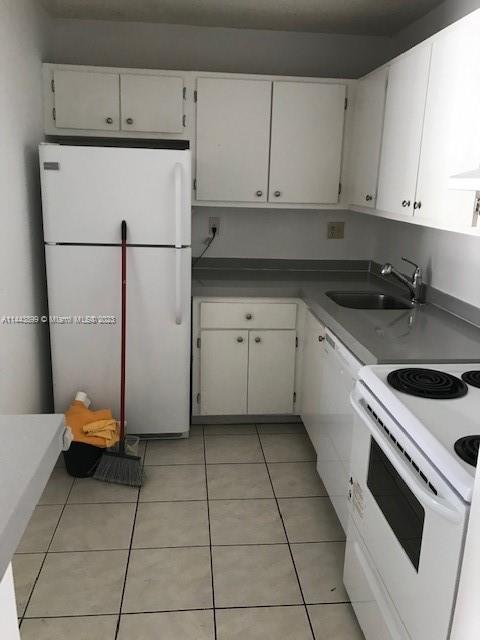 Great 1/1 condo in convenient location near highways and shopping. Laundry inside unit.