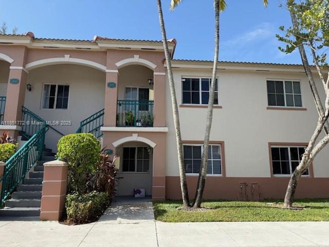2/2 CONDO in Homestead AT VENETIA GARDENS SOUTH! Located next to Publix, close to Florida's turnpike, outlet mall, municipal park and the Florida Keys. Easy to show