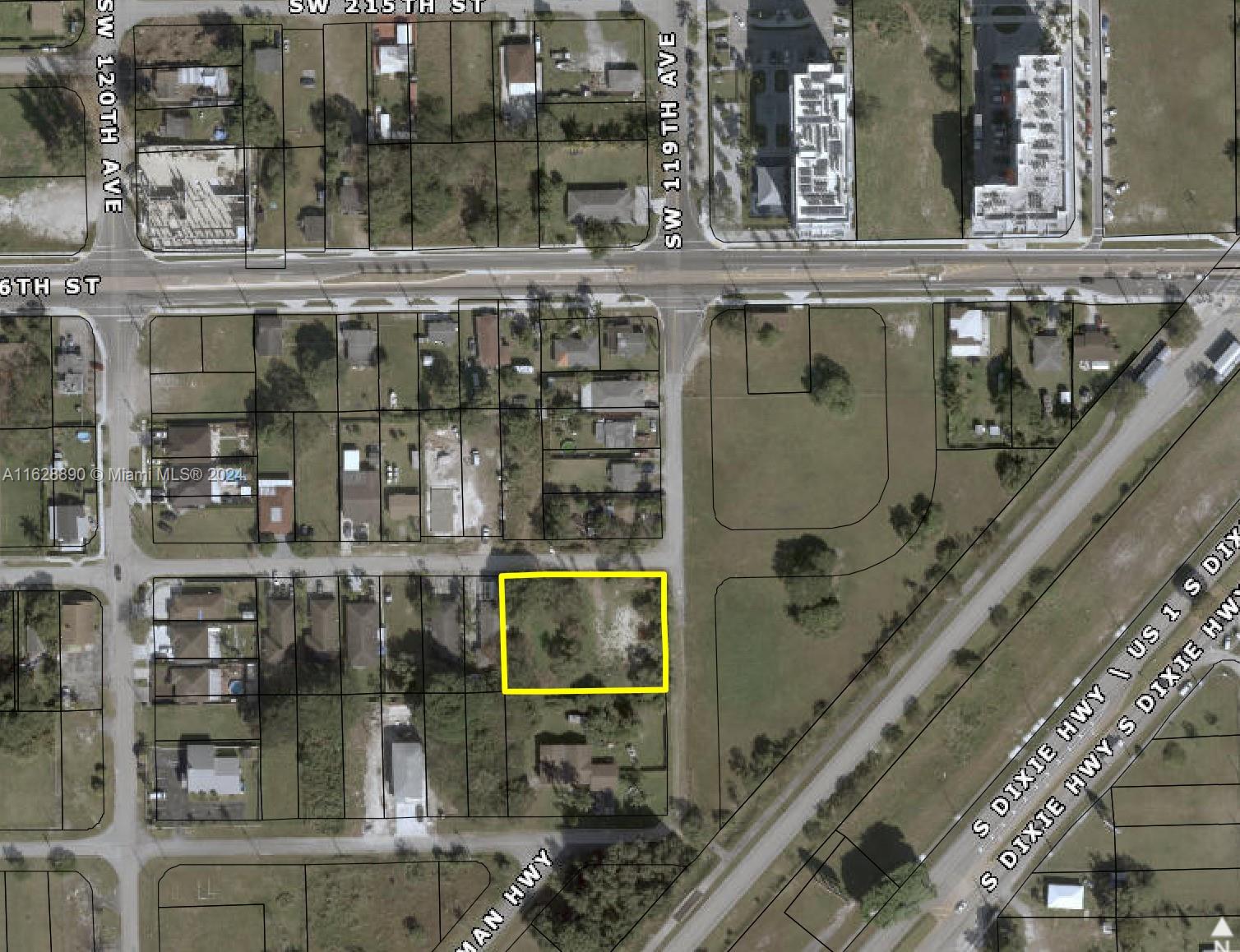 Prime Development Opportunity! This vacant lot allows for 54 units by right and up to 74 units with upzoning and incentives. Located in a thriving area near public transport, shopping, and dining, it's ideal for high-density residential development. Maximize your investment potential—contact us today for details! Pictures are of developments taking place across the street.